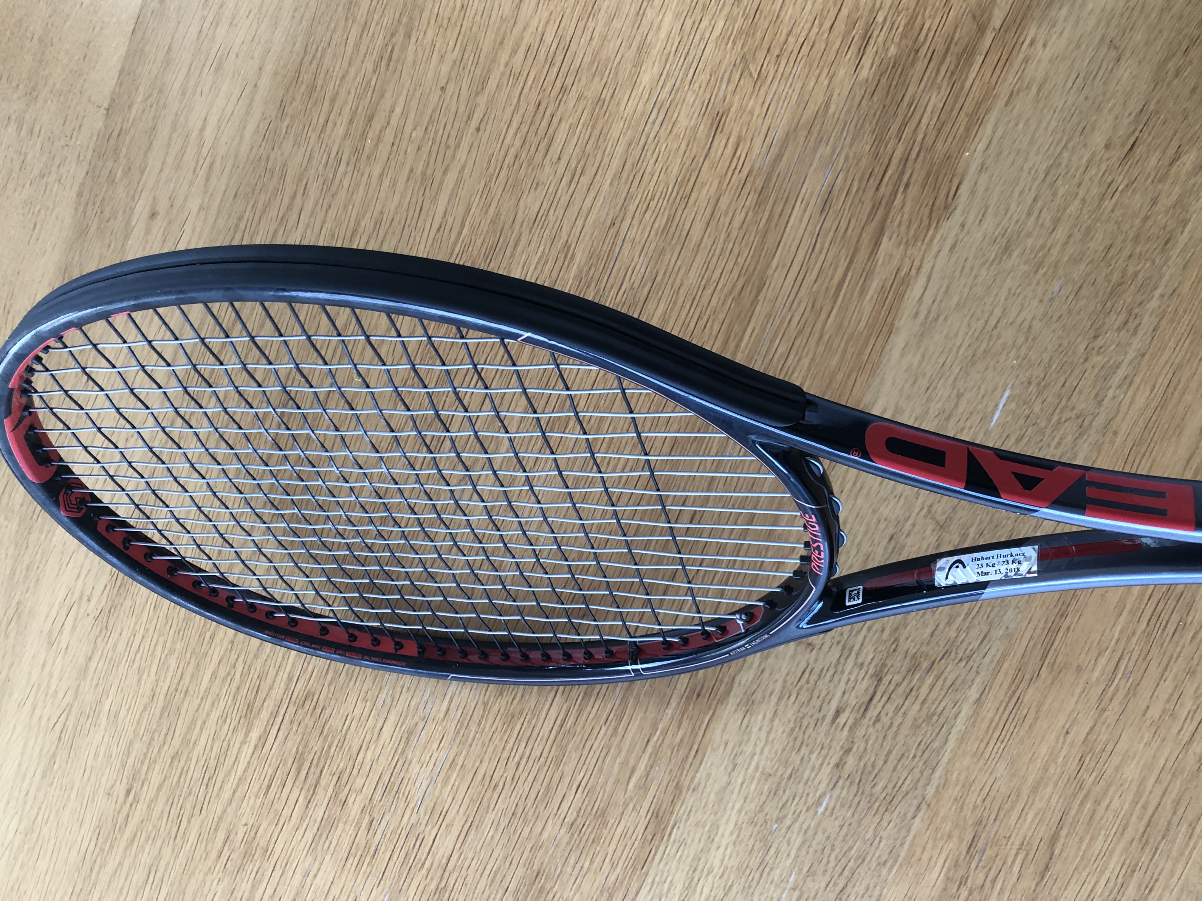 hubert hurkacz racquet