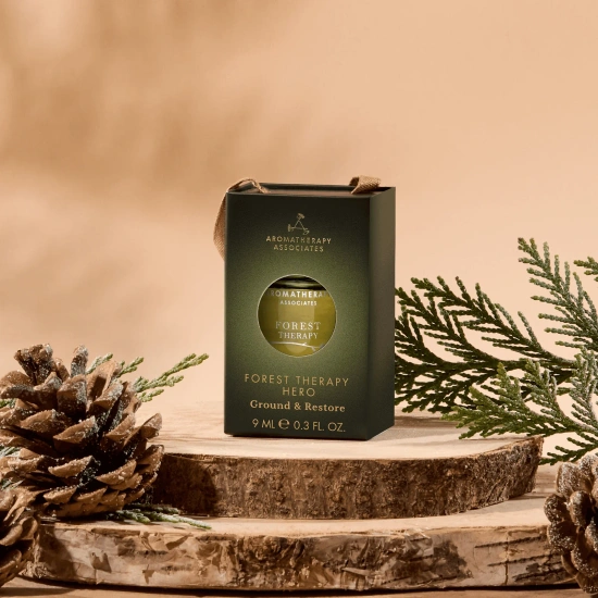 Aromatherapy Associates Forest Therapy Hero 9ml - świateczny olejek o zapachu lasu