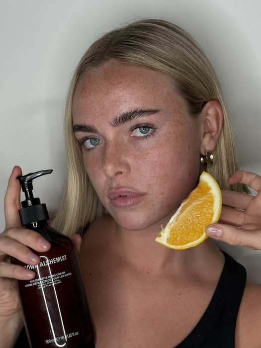 GROWN ALCHEMIST Restorative Hand Cream 300ml - egenerujący krem do rąk z wyciągiem z pomarańczy i aloesu